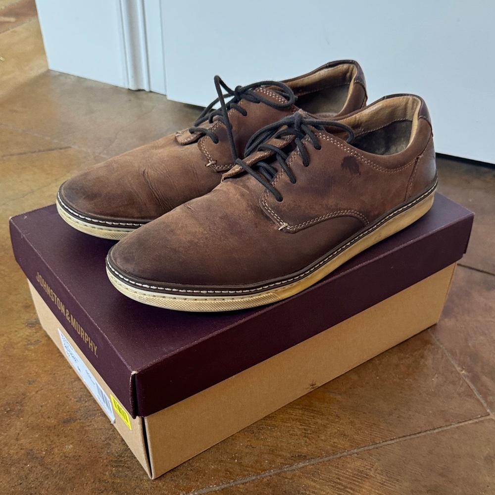 Johnston & Murphy Brown Leather Derby Shoes with Black Laces